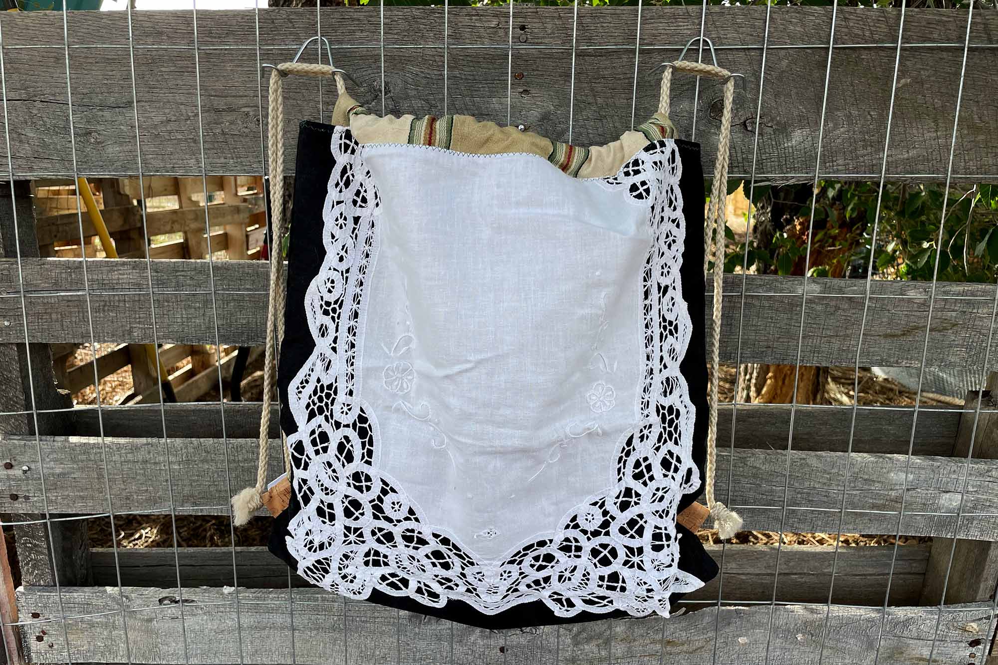 Swirls in Lace: no pockets