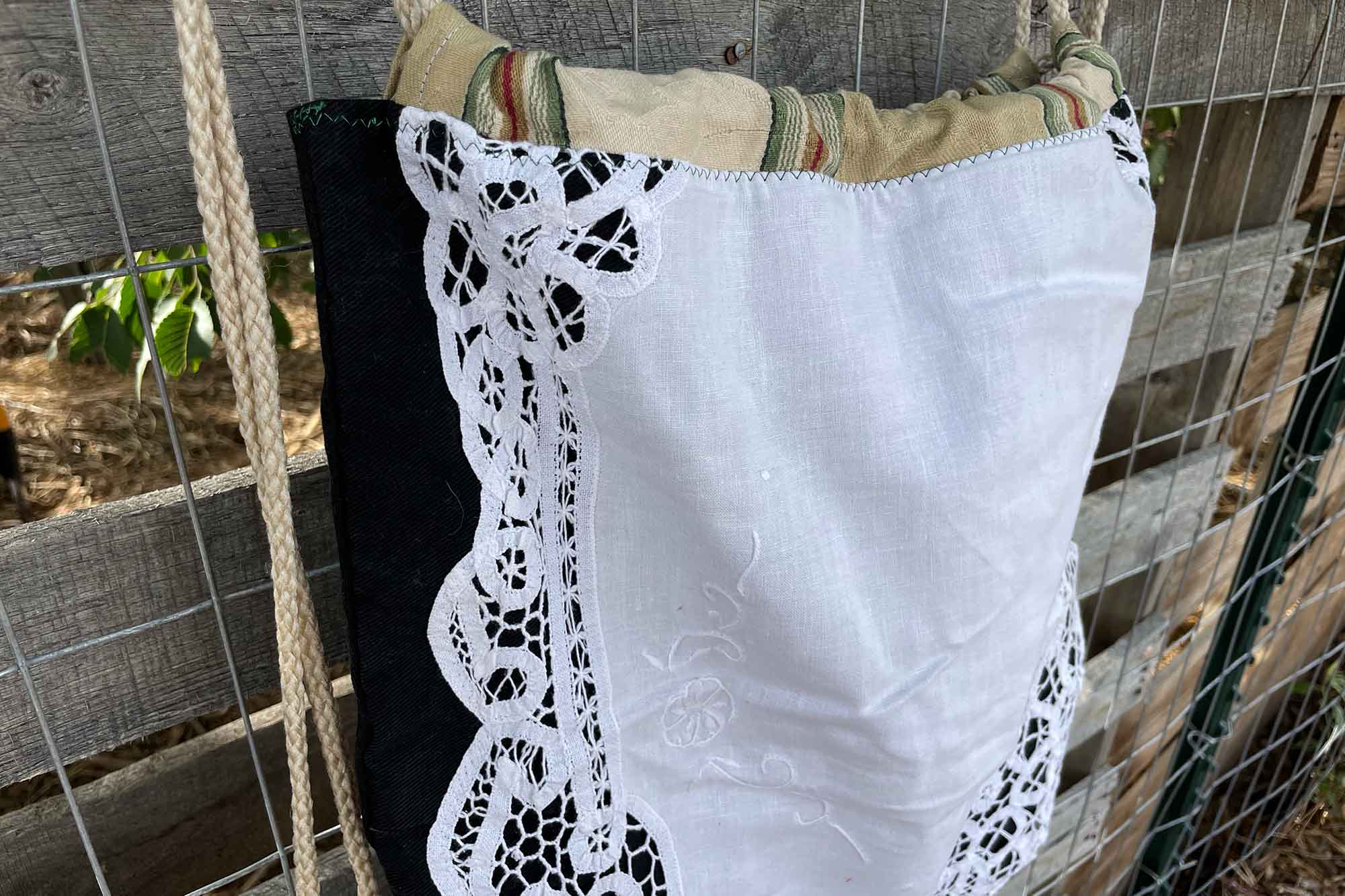 Swirls in Lace: no pockets