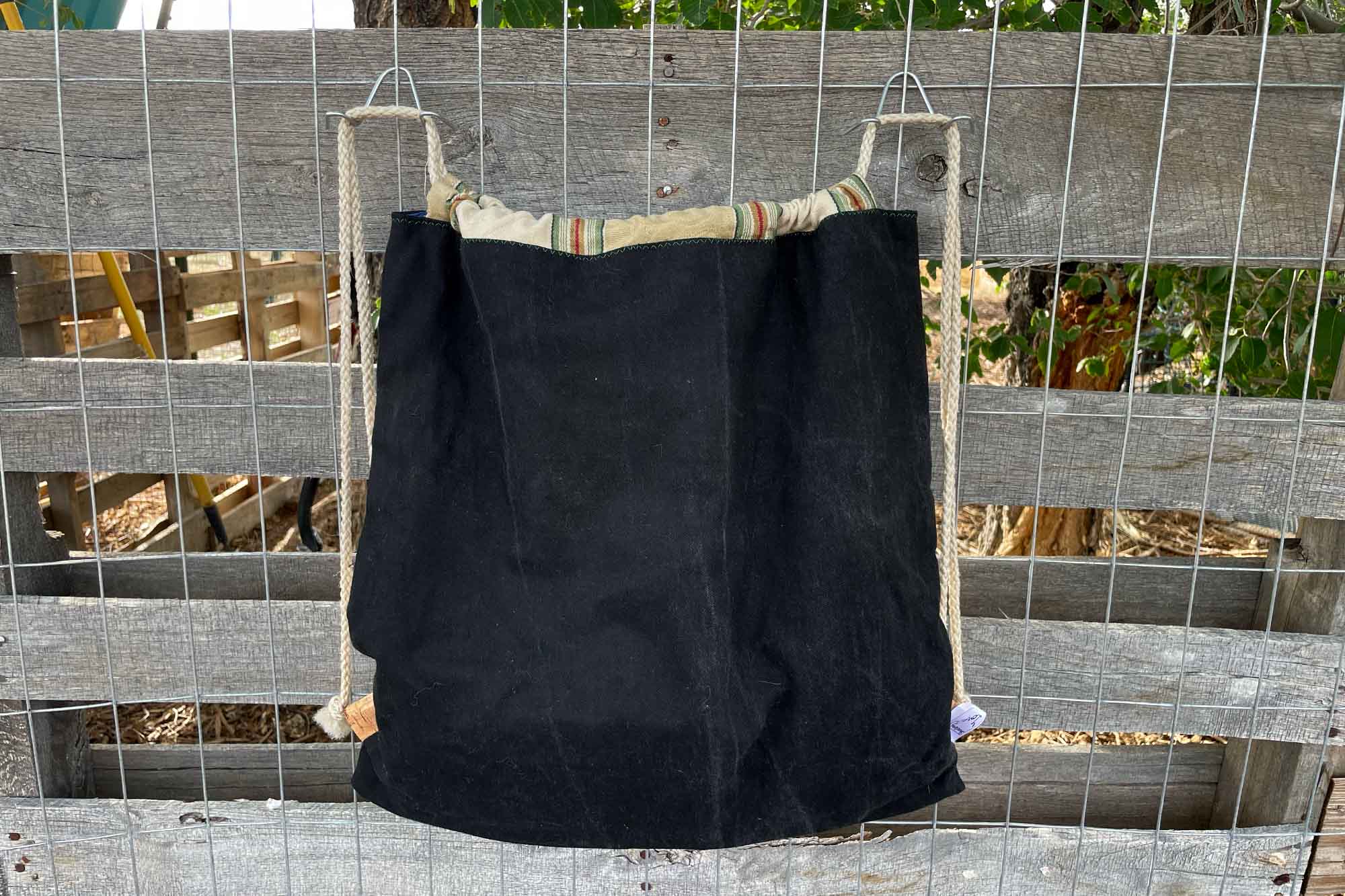 Swirls in Lace: no pockets