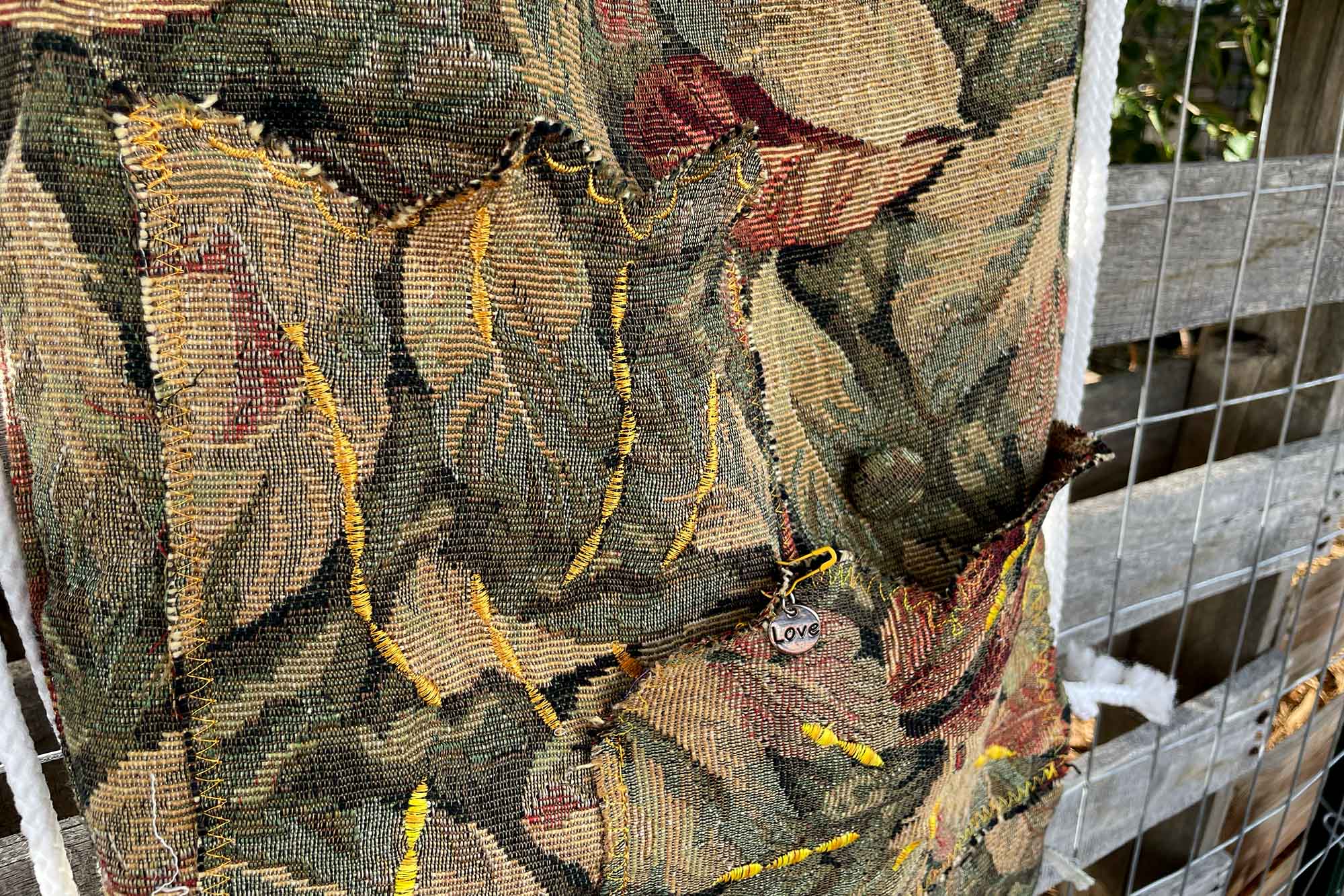 Hints of Gold: two unique scalloped pockets
