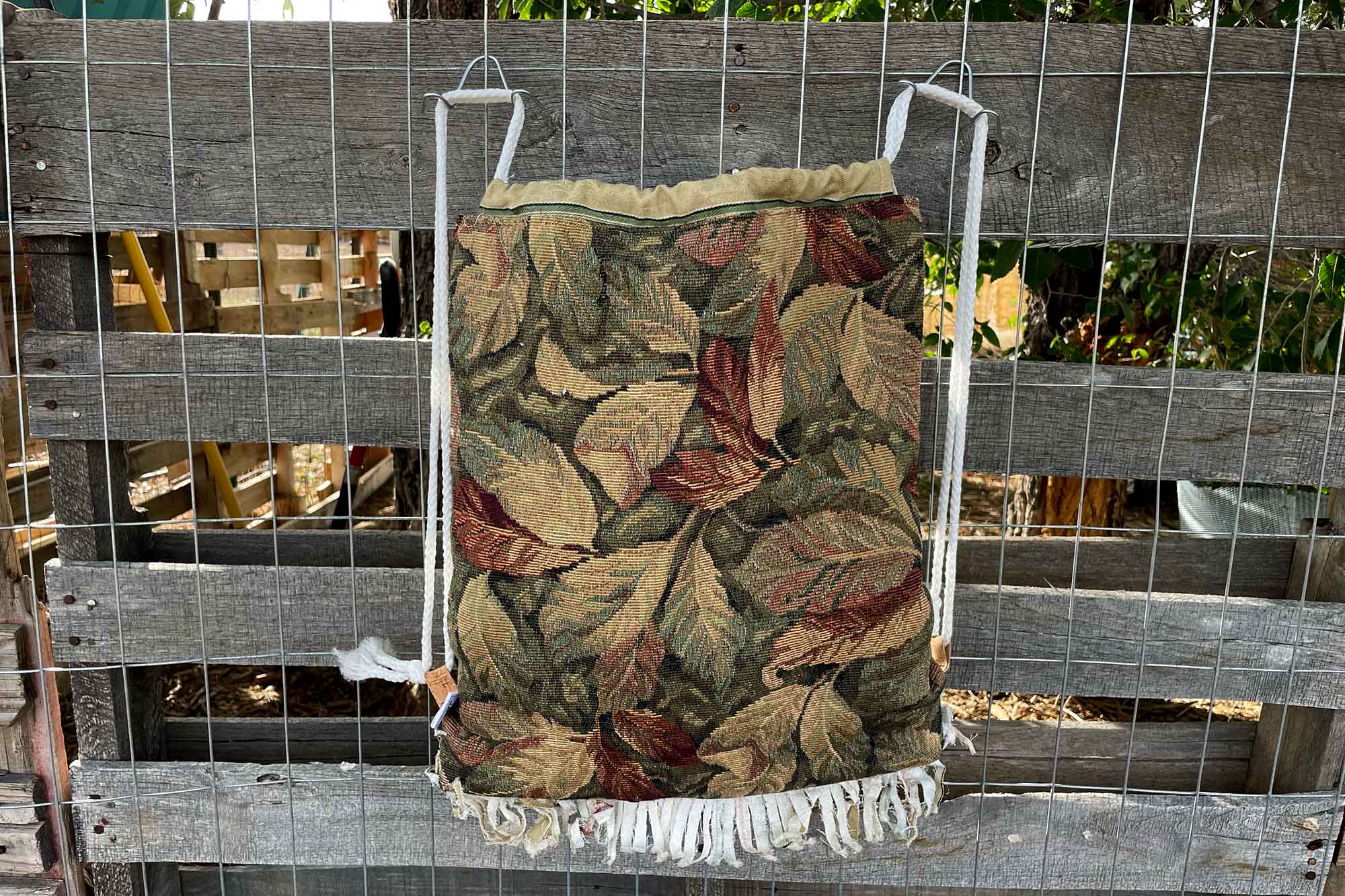 Hints of Gold: two unique scalloped pockets