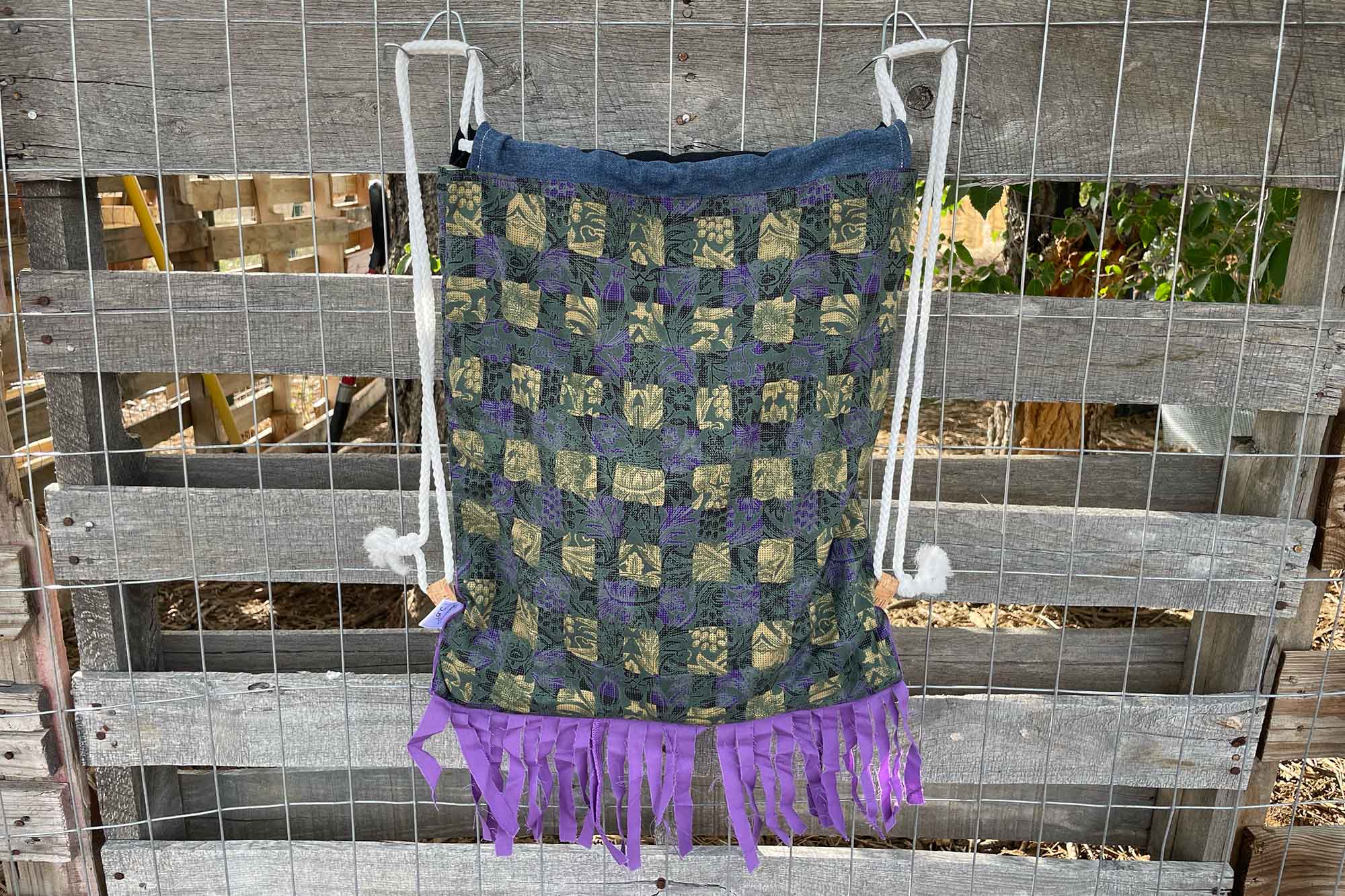 Purple Fringe: Single clear pocket