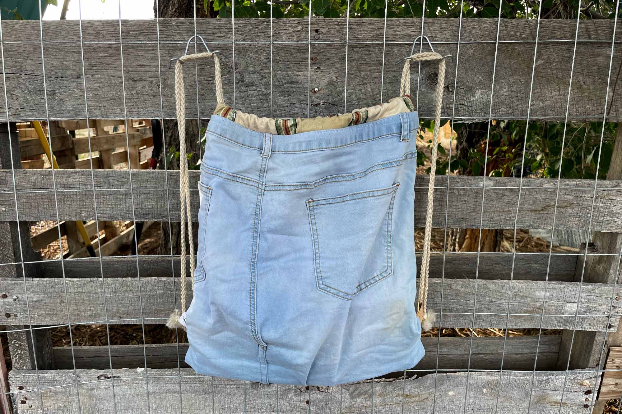 Denim Light: two built-in pockets